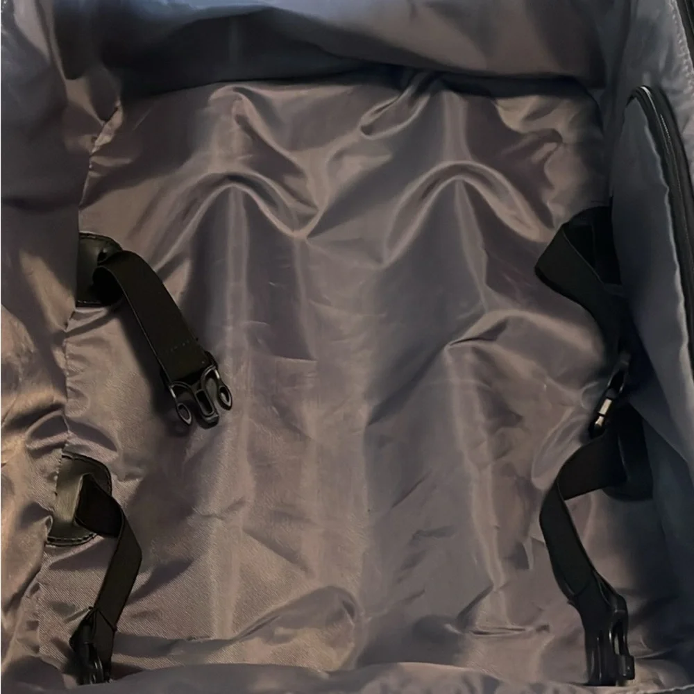 Sleek Black Travel Bag - Picture 7 of 7